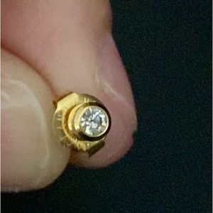 💎Single gold stud earring with CZ stone